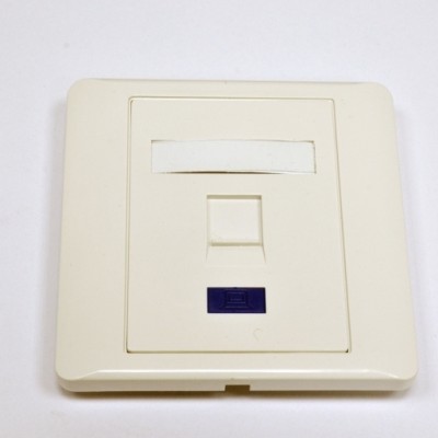 Рамка 86×86 під один модуль KeyStone, зі шторкою